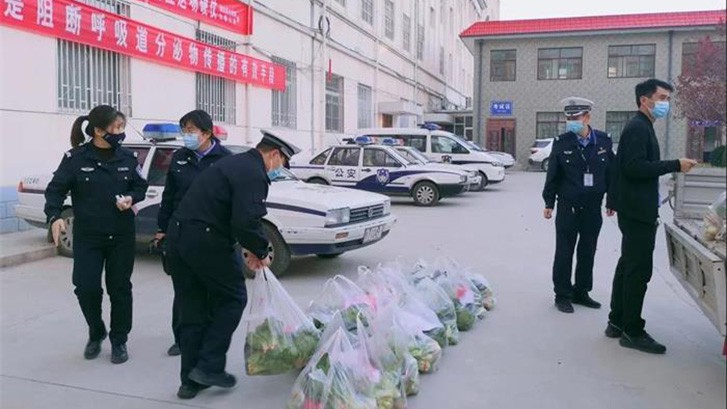 爱心助力 共克时艰 ——皇家荣耀官网养老为临洮抗疫一线工作人员送温暖