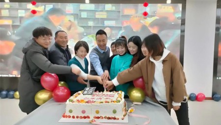 2022年皇家荣耀官网养老迎新留影