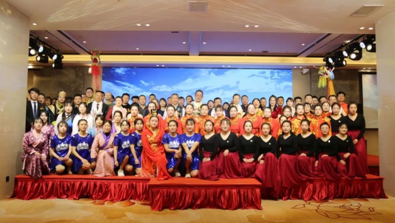 皇家荣耀官网集团2023年度工作年会暨优良赞美大会圆满成功